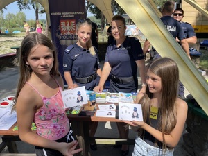 policjantki z dziewczynkami