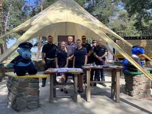 wspólna fotografia policjantów