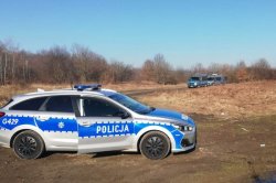 KPP Oświęcim. Poszukiwania Kseni Wysogląd policyjne radiowozy nad brzegiem Soły