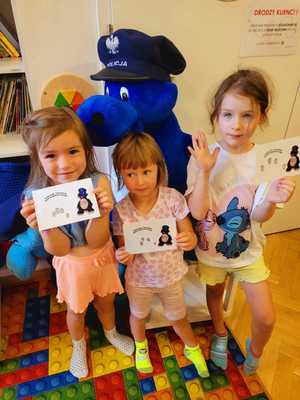 dziewczynki z odciskami palców