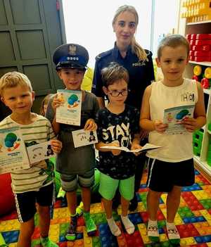 policjantka z chłopcami