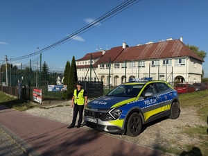 dzielnicowa pełni nadzór nad ruchem w rejonie szkoły