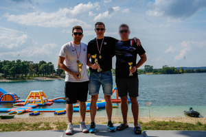 zwycięzcy na podium w kategorii do 39 lat