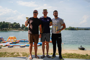 zwycięzcy na podium w kategorii do 49 lat