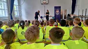 policjantki podczas prelekcji z uczniami