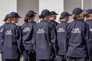 zdjęcie absolwentów szkół policyjnych