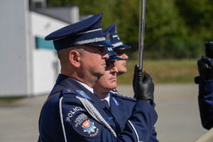 zdjęcie przedstawia funkcjonariuszy pocztu sztandarowego