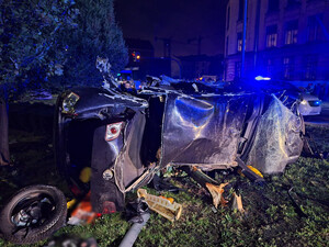 zniszczony pojazd po wypadku