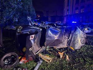 zniszczony pojazd po wypadku