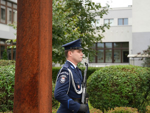 policjant z warty honorowej