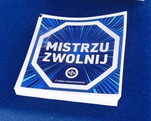 Naklejka promująca akcje Mistrzu Zwolnij