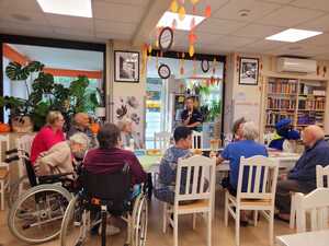 policjantka podczas prelekcji