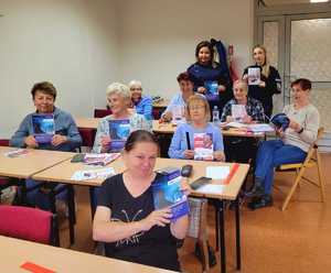 seniorki z policjantkami