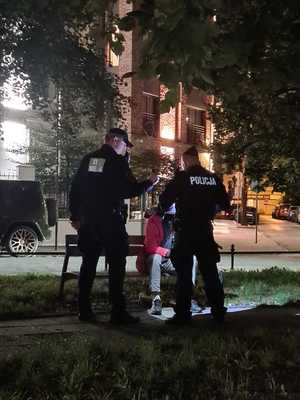 Policjanci i strażnicy miejscy podczas wspólnych patroli