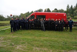 Zdjęcie grupowe strazakow policjantów i kadetow