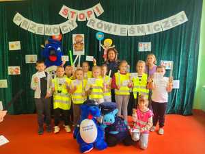 policjantka z uczniami