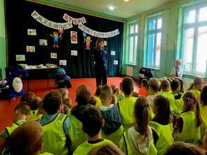 policjantka na prelekcji