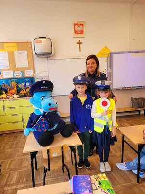 policjantka z uczniami