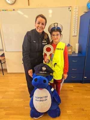 policjanta z uczennicą