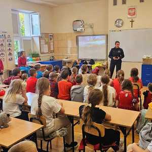 policjantka podczas prelekcji