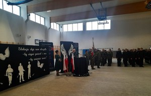 komendant przy mównicy