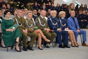 komendant wśród zaproszonych gości