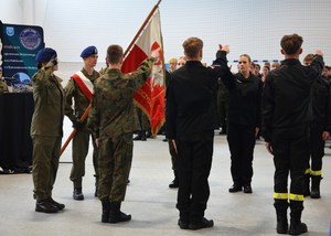 uczniowie podczas ślubowania