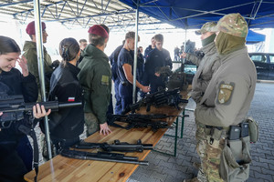 stanowisko ze sprzętem kontrterrorysów