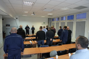 sala wykładowa z uczestnikami