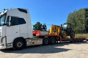 maszyna budowlana na lawecie