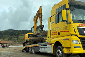 maszyna budowlana na lawecie