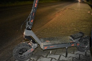 hulajnoga elektryczna którą jechali nastolatkowie