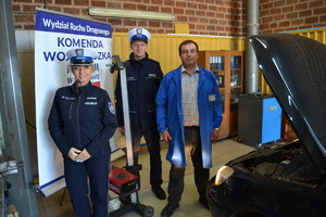 Policjanci wraz z diagnostą