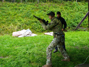 policjant wraz z instruktorem