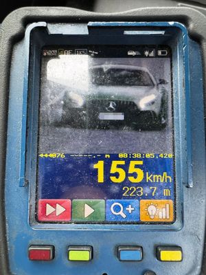 zdjęcie nagrania z policyjnego miernika prędkości