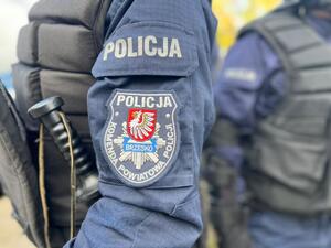 naszywka z napisem komenda powiatowa policji w brzesku
