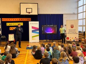 Policyjny profilaktyk podczas prelekcji