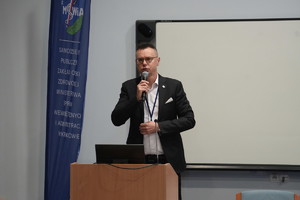 profesor zapowiadający wykłady