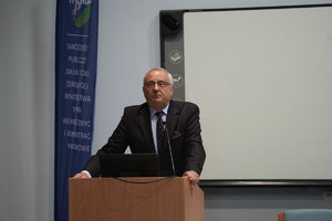 profesor w trakcie wykładu