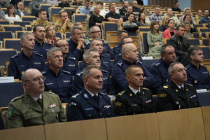 zgromadzeni na wykładzie komendanci