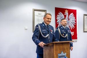 Do zebranych na auli przemawia komendant wojewódzki