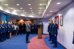 Poczet sztandarowy opuszcza miejsce uroczystości (2)