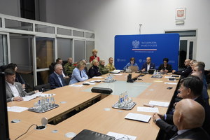 sala ze zgromadzonymi uczestnikami posiedzenia - drugie zdjęcie