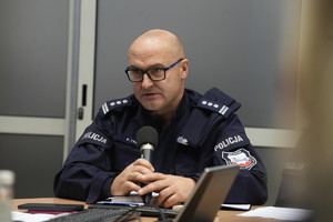 komendant krauz w trakcie posiedzenia