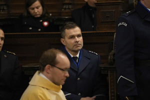 komendant kubiak w trakcie mszy