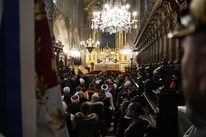 prezbiterium w trakcie mszy