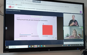 ekran z prezentacją