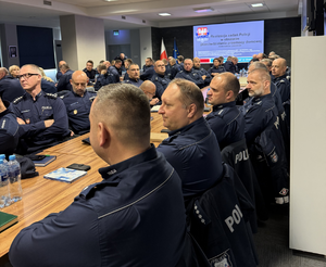 policjanci na konferencji