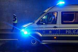 radiowóz typu bus na sygnałach