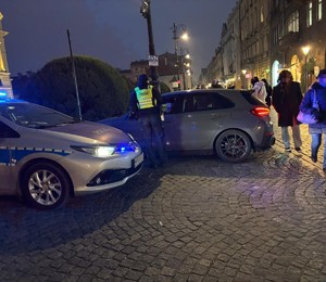 patrol policji na Małym Rynku w Krakowie